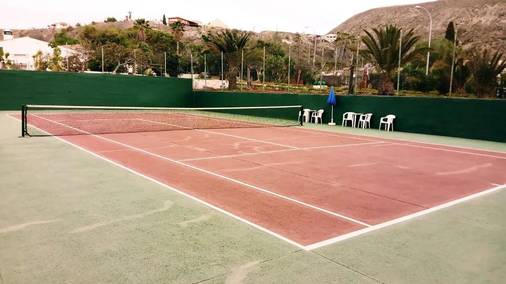 Sports and Entertainment, Los Claveles, Tenerife