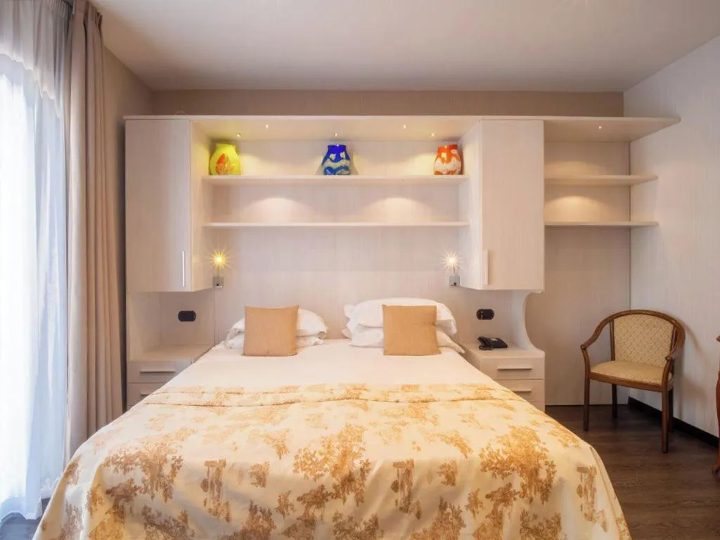 TWIN SUPERIOR Room, Hotel Central, Naples