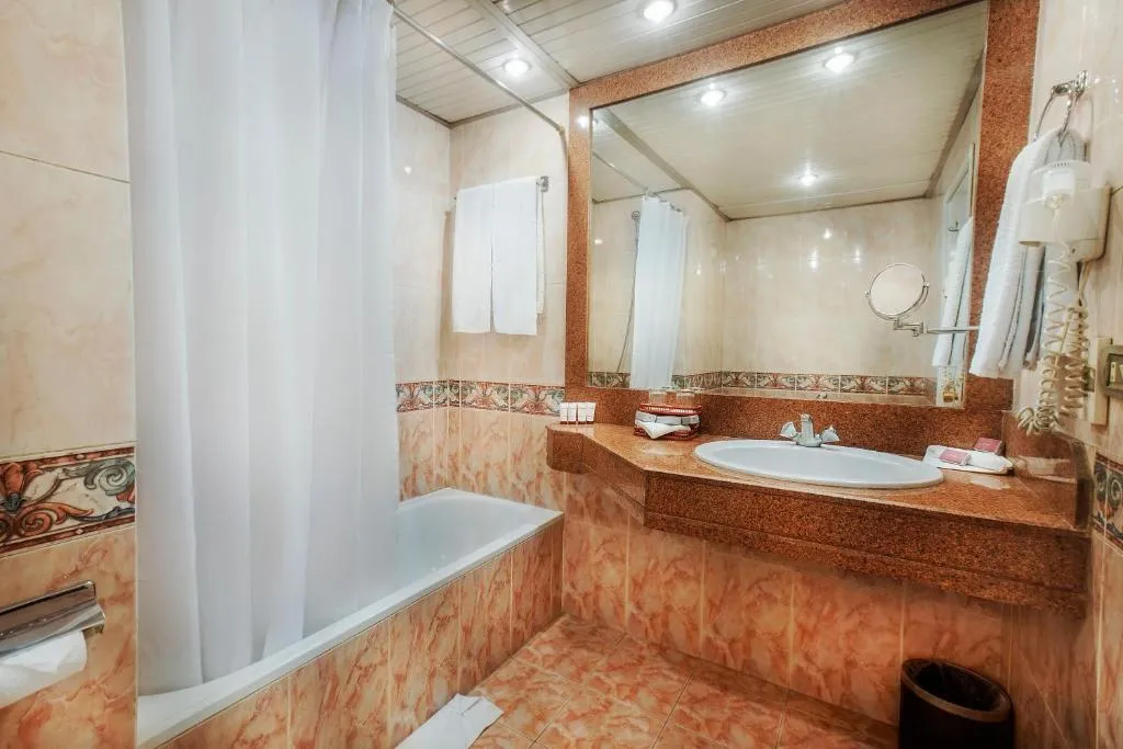 DOUBLE DELUXE Room, Pyramisa Hotel Luxor, Luxor