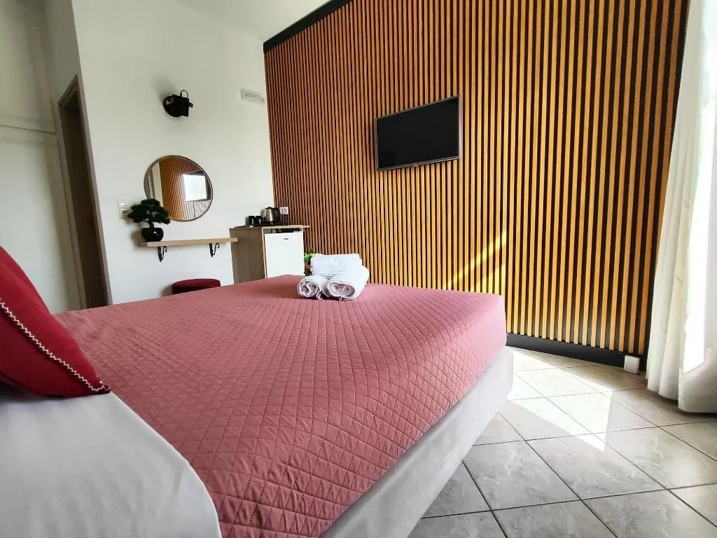 Room, Nemesis, Santorini