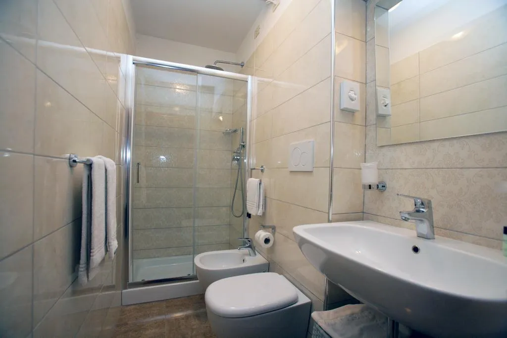 QUADRUPLE CLASSIC Room, Desiree, Florence