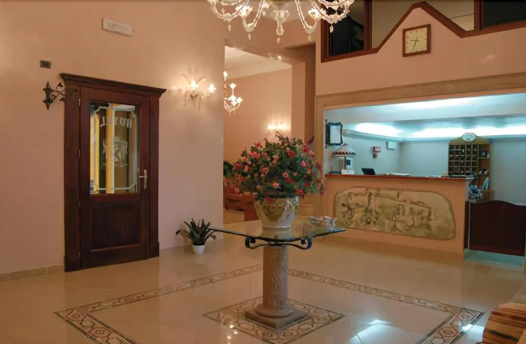 Lobby, Antica Colonia, Rome