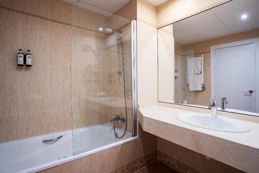 Room, Ponient Piramide Salou by PortAventura World, Costa Dorada