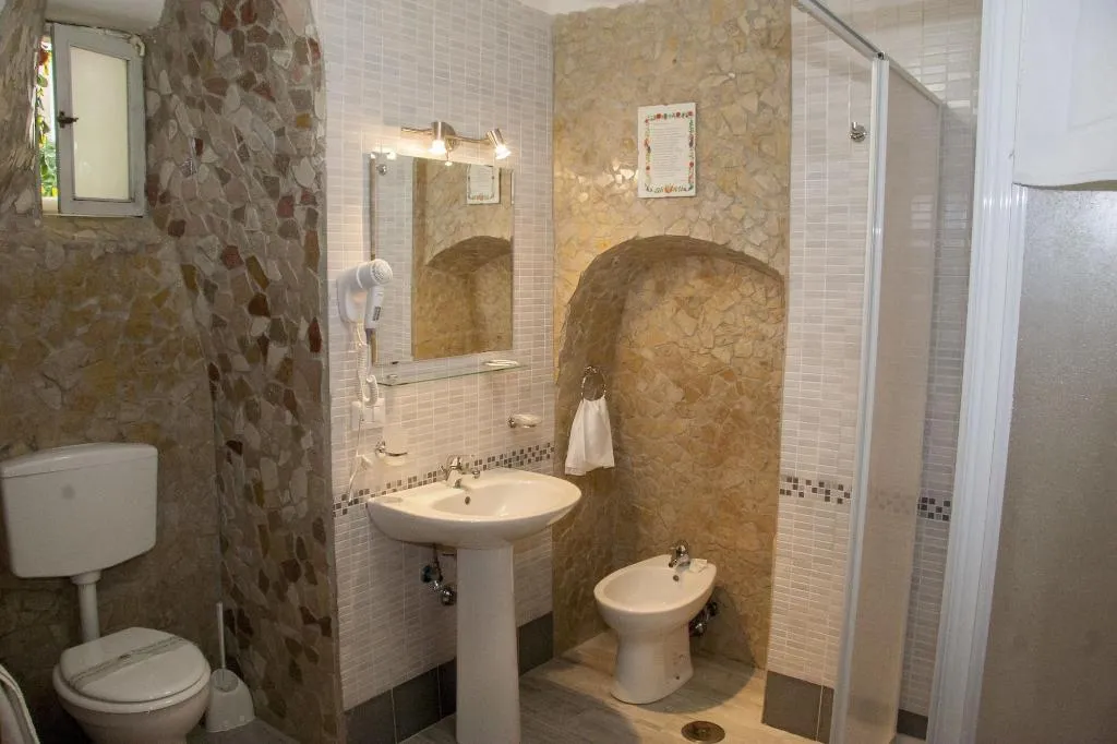Room, Residence Confalone, Naples