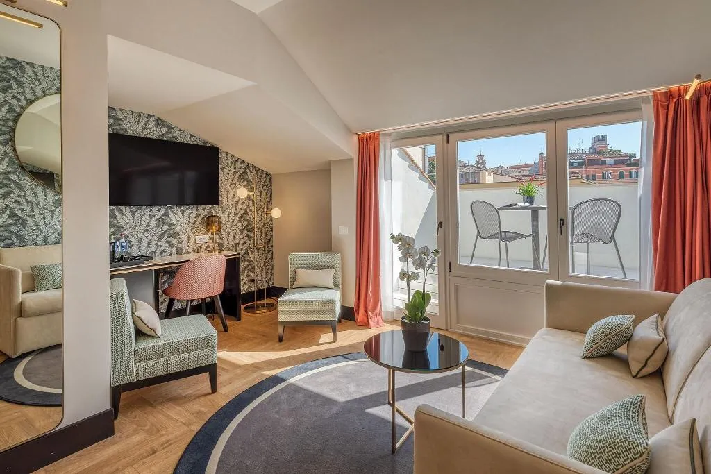 SUITE QUEEN SIZE BED Room, H10 Palazzo Galla, Rome