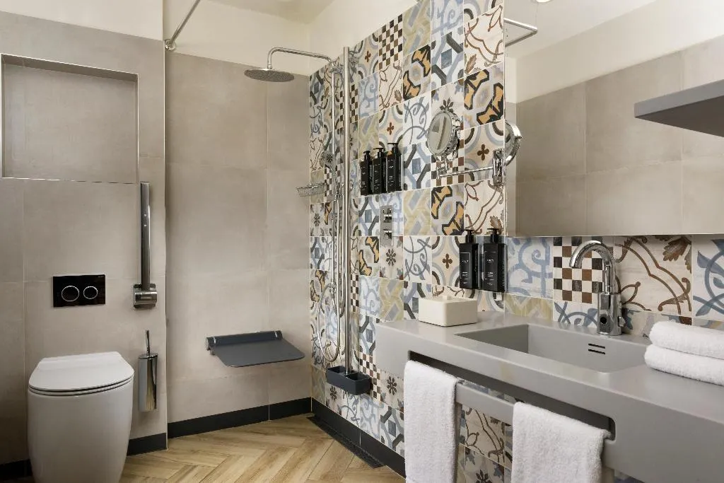 DOUBLE Accessible-Queen Size Bed Room, Hotel Indigo Milan - Corso Monforte, Milan
