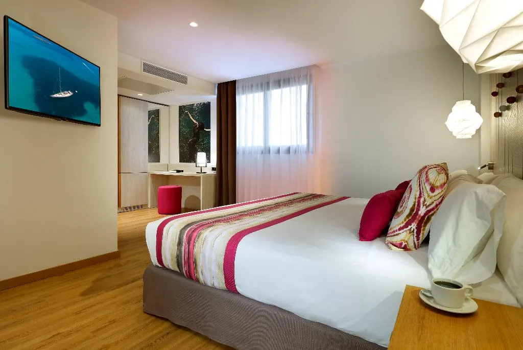DOUBLE STANDARD Room, Grand Palladium White Island Resort & Spa, Ibiza