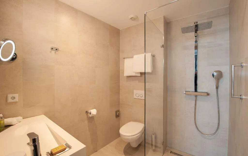 Room, DoubleTree by Hilton NDSM Wharf, Amsterdam