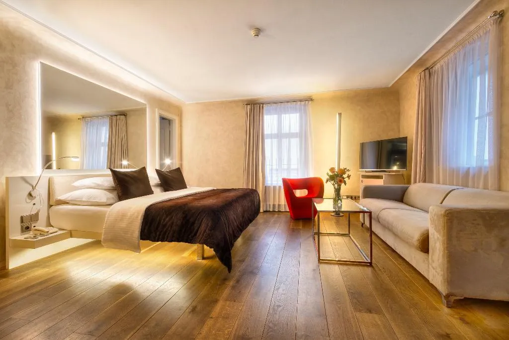 JUNIOR SUITE ONE BEDROOM ONE BATHROOM Room, Three Storks Hotel, Prague