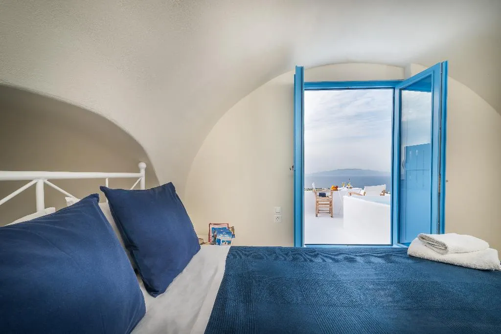 SUITE HONEYMOON Room, Fava Eco Suites, Santorini