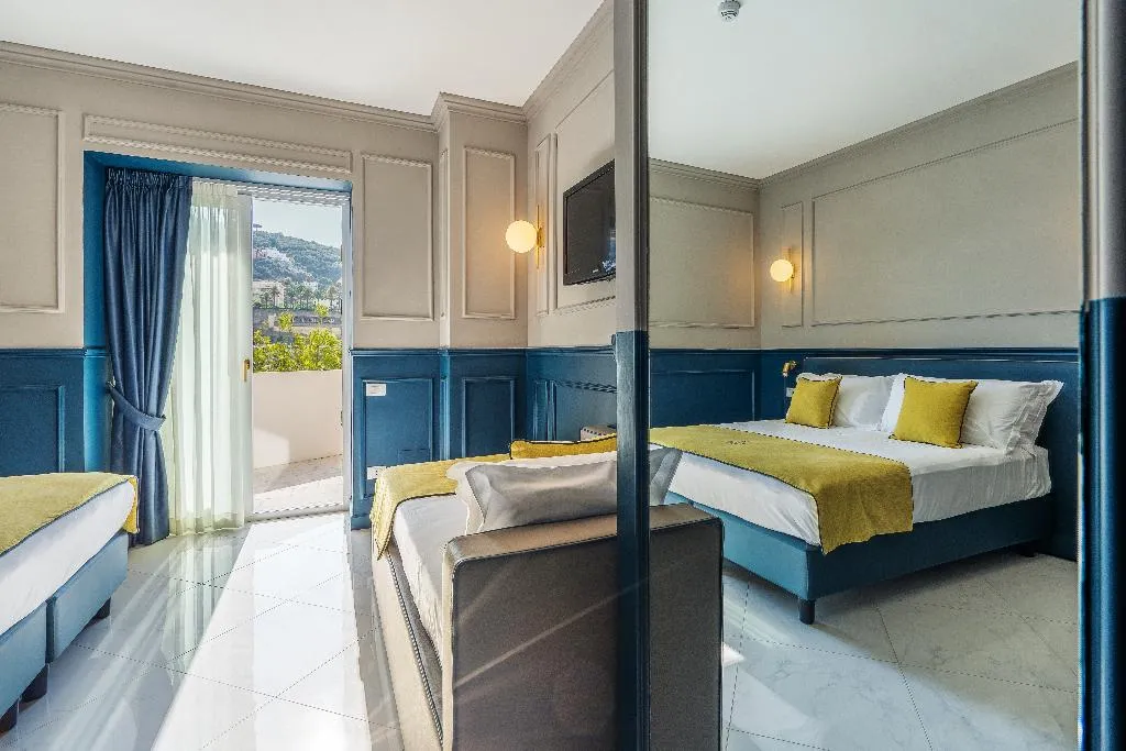 Double or Twin DELUXE POOL VIEW Room, Mary Hotel, Naples