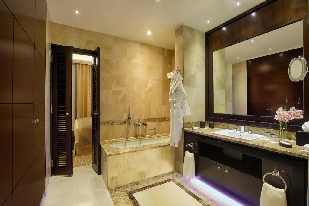 DOUBLE SINGLE USE DELUXE Room, Kempinski Palace Cairo, Cairo