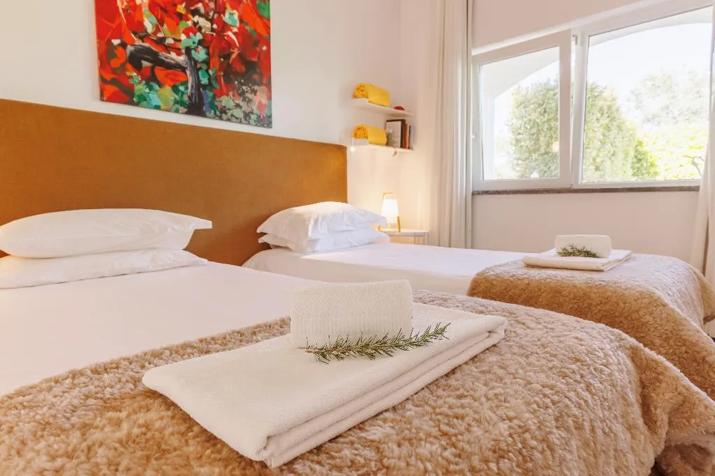 APARTMENT DELUXE THREE BEDROOM Room, Laranjal Farm House, Algarve