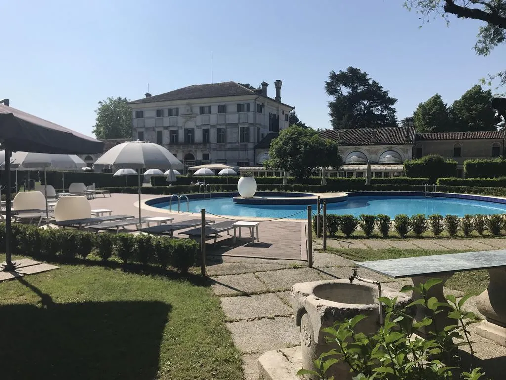Pool, Villa Condulmer, Venice