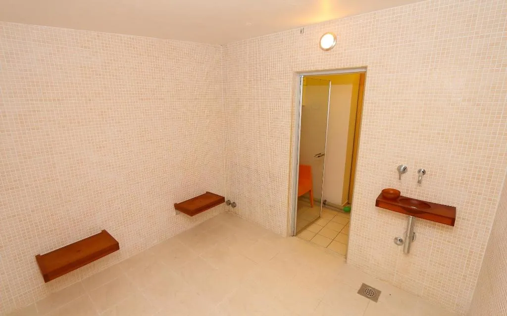 Sports and Entertainment, Hotel Indijan, Dubrovnik