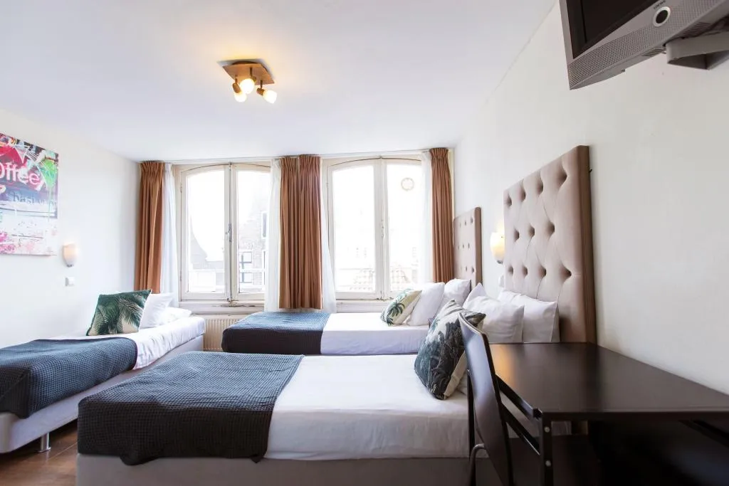 TRIPLE STANDARD Room, Quentin Arrive Hotel, Amsterdam