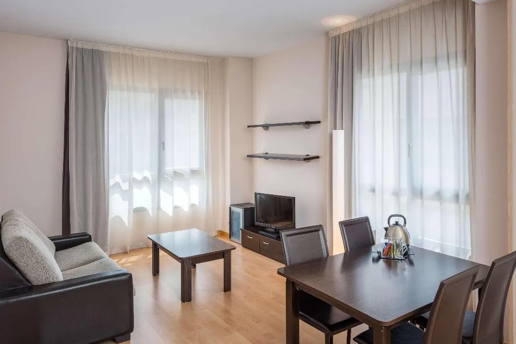 Room, Madrid Airport Suites Affiliated By Melia, Madrid