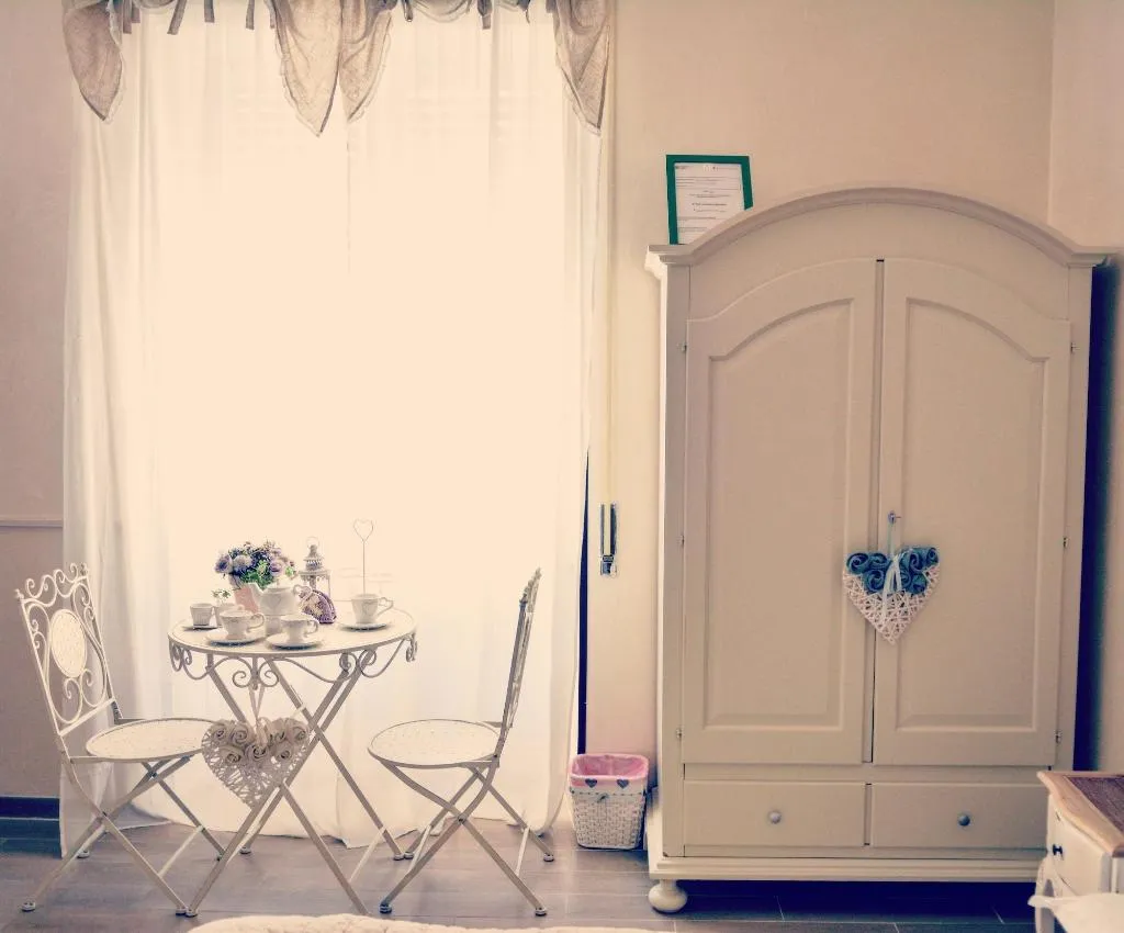 Room, Romantic Dreams, Naples
