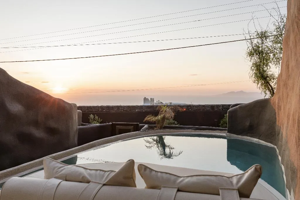 SUITE WITH PRIVATE POOL Room, One Of One Hotel, Santorini