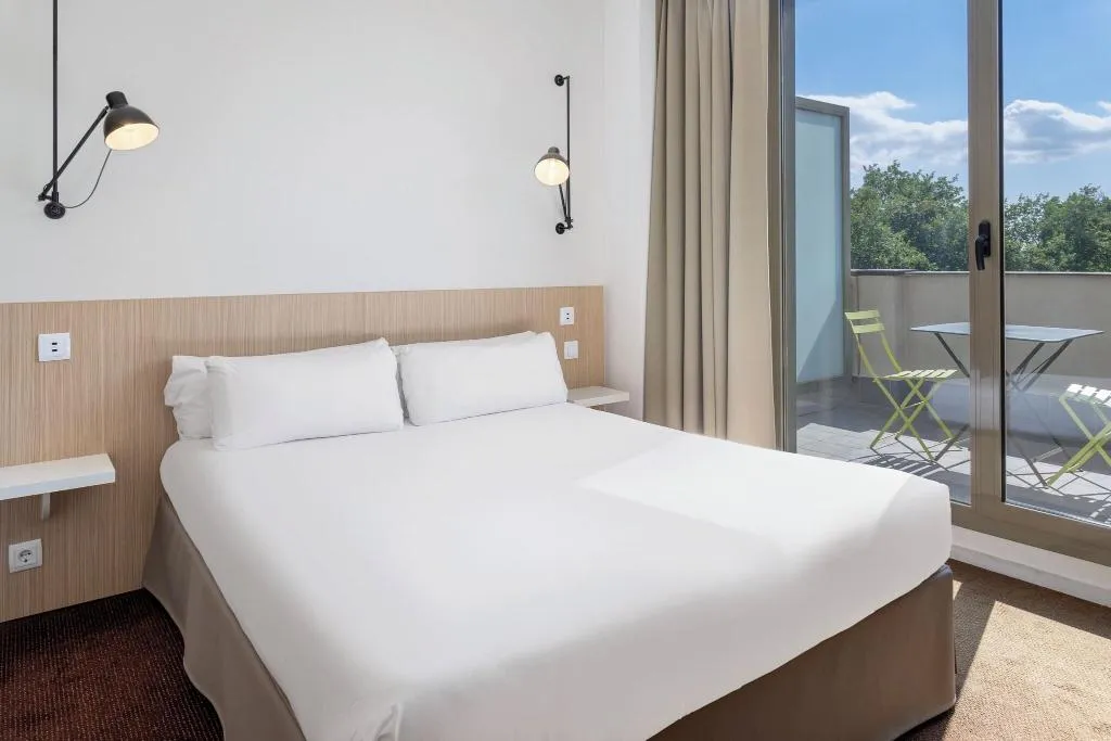 JUNIOR SUITE GARDEN VIEW Room, B&B Hotel Barcelona Sant Cugat, Barcelona