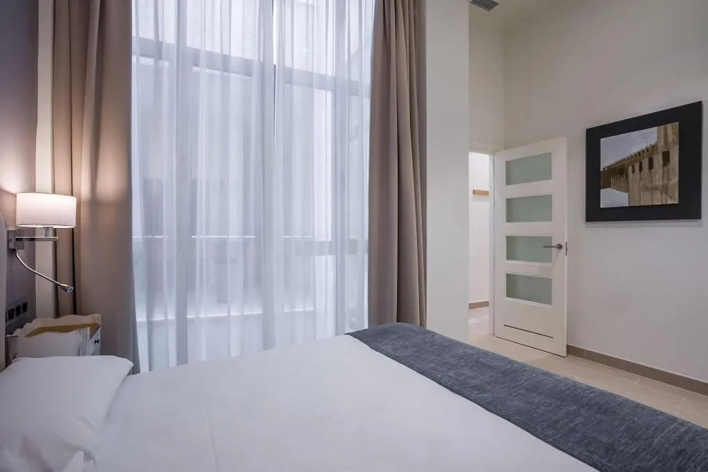 Room, Puerta Catedral Vinuesa15, Seville