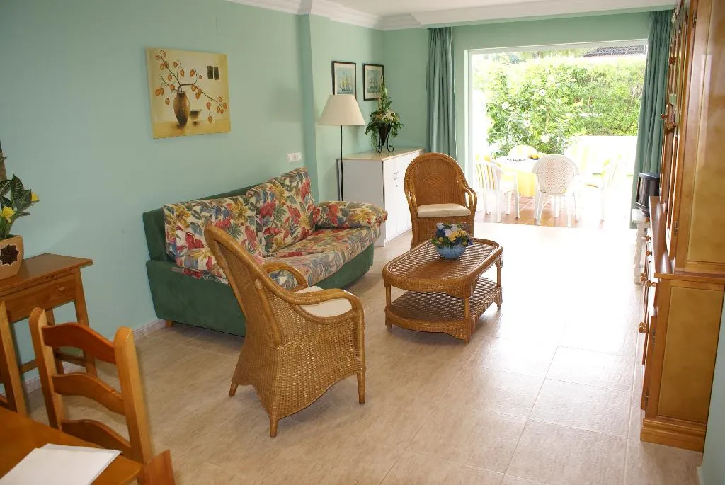 APARTMENT CAPACITY 6 TWO BEDROOMS Room, Hamilton Court, Menorca