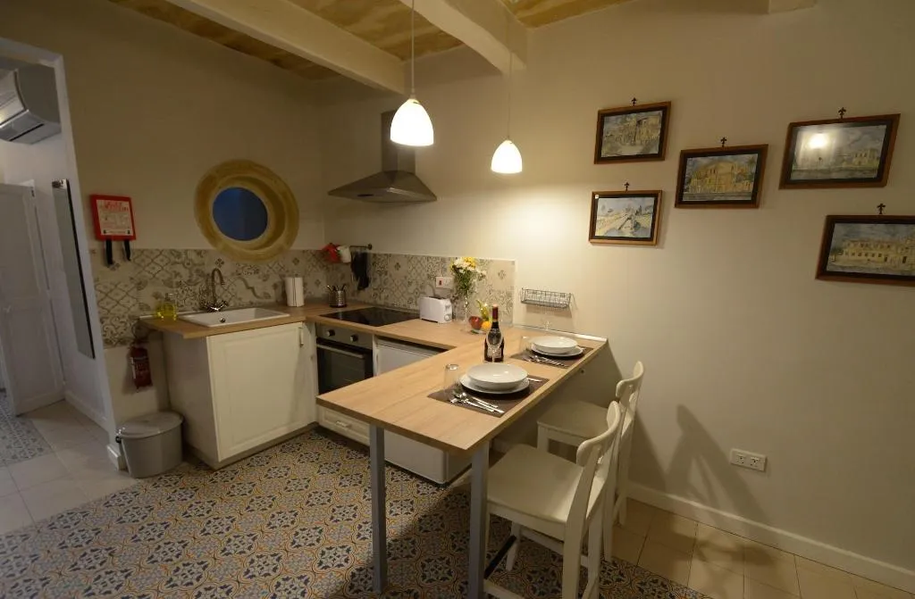 Room, Paulos Valletta, Malta