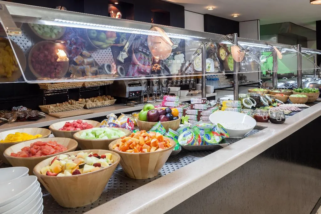 Restaurant, Holiday Inn Dubai - Al Barsha, Dubai