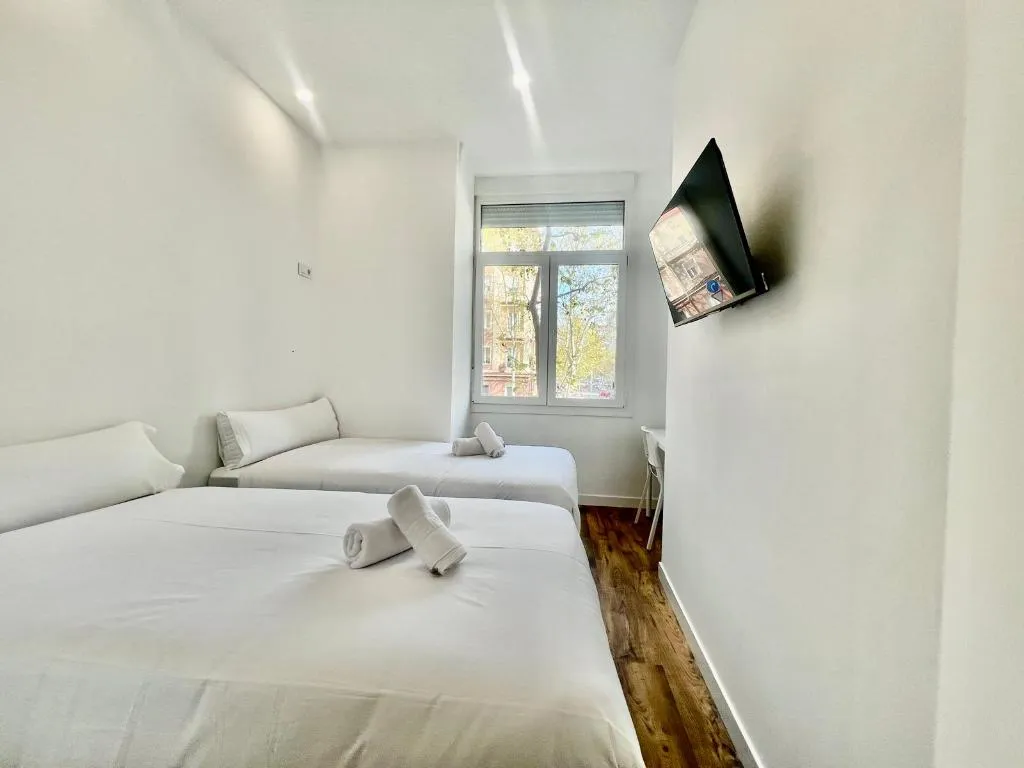 TWIN TWO BEDS Room, Hostal Bernabeu, Madrid