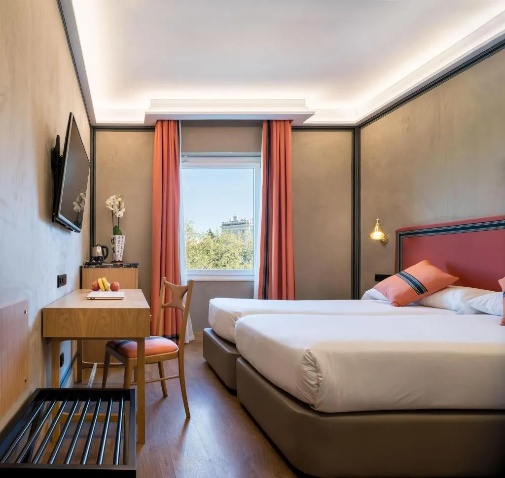 DOUBLE SINGLE USE SUPERIOR WITH VIEWS Room, Principe Pio, Madrid
