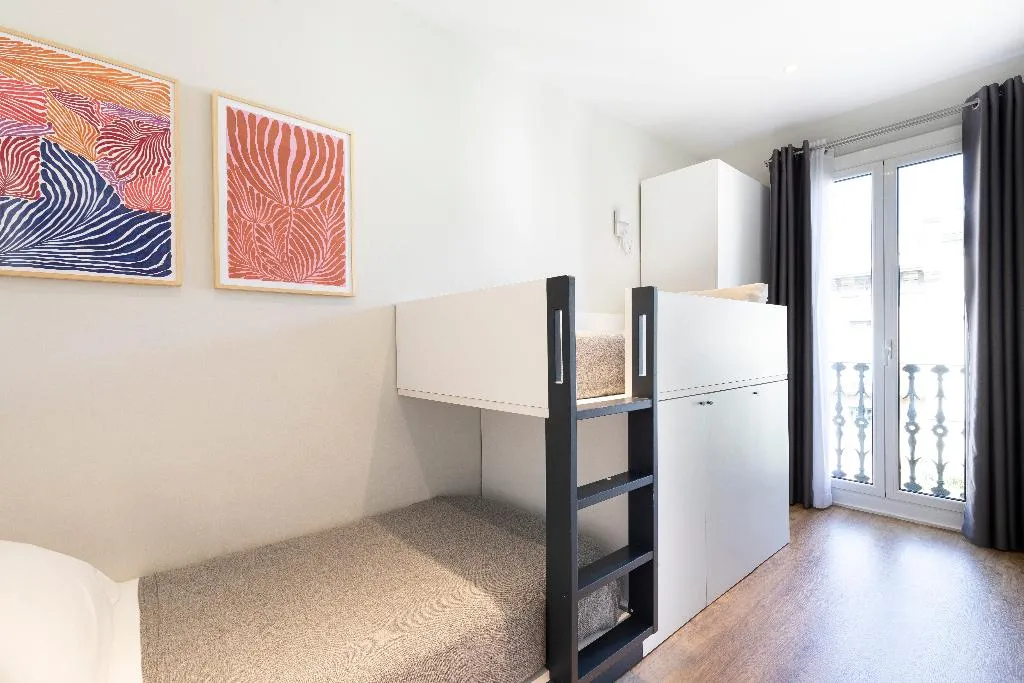 APARTMENT TWO BEDROOMS TWO BATHROOMS Room, Aspasios Urquinaona Design, Barcelona