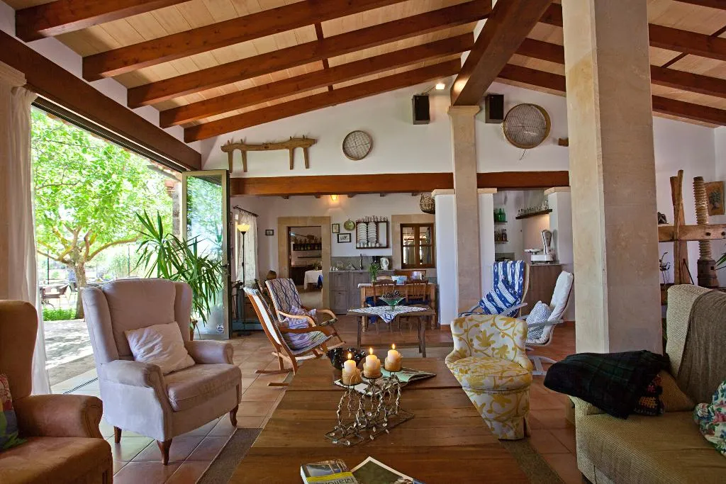 Lobby, Na Martina, Majorca