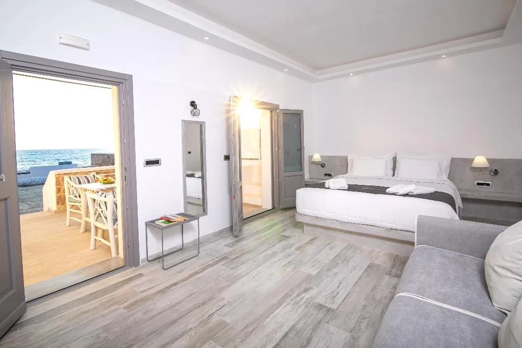 SUITE WITH JACUZZI Room, Aegean Melody Suites, Santorini