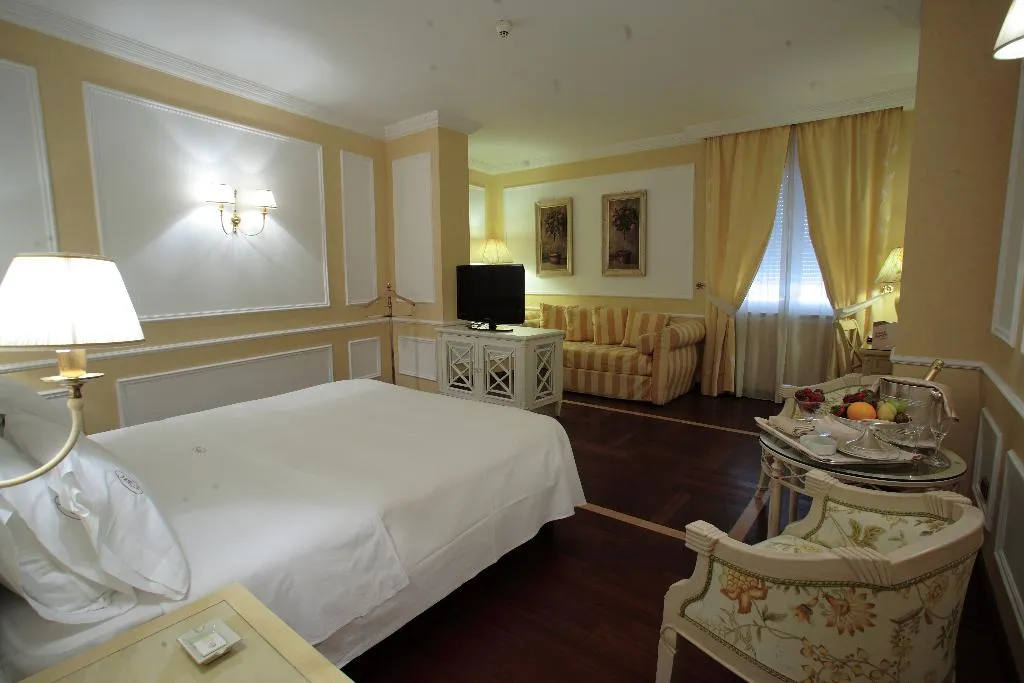 QUADRUPLE STANDARD Room, Palazzo Alabardieri, Naples