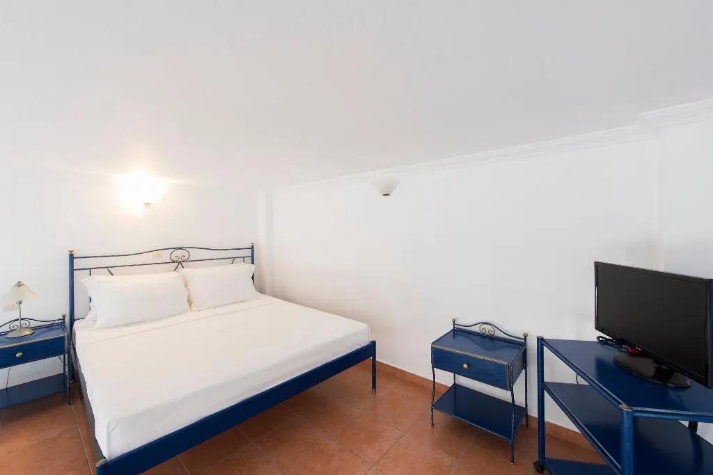 Room, Kastro Suites, Santorini