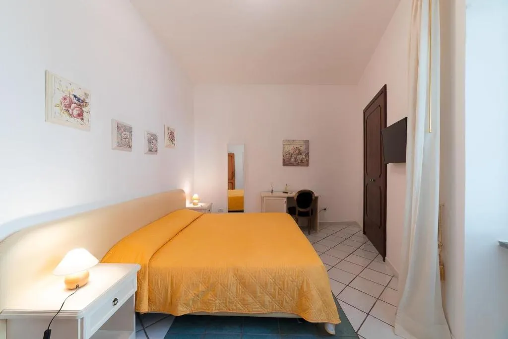Room, Mimì B&B, Naples