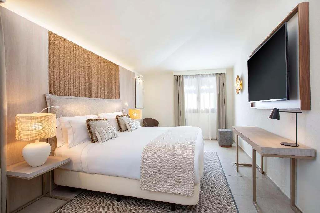 JUNIOR SUITE KING SIZE BED Room, Mangia's Santa Teresa Sardinia, Curio Collection, Olbia