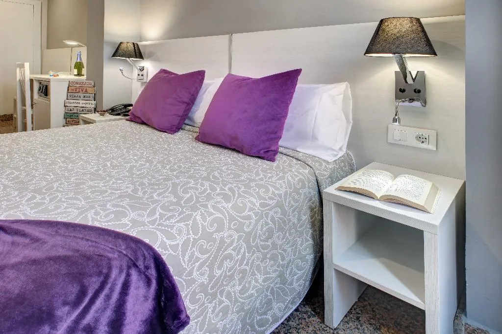 DOUBLE SINGLE USE STANDARD Room, Nuevo Triunfo, Barcelona
