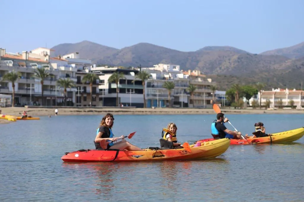 Sports and Entertainment, Alberg Costa Brava, Costa Brava