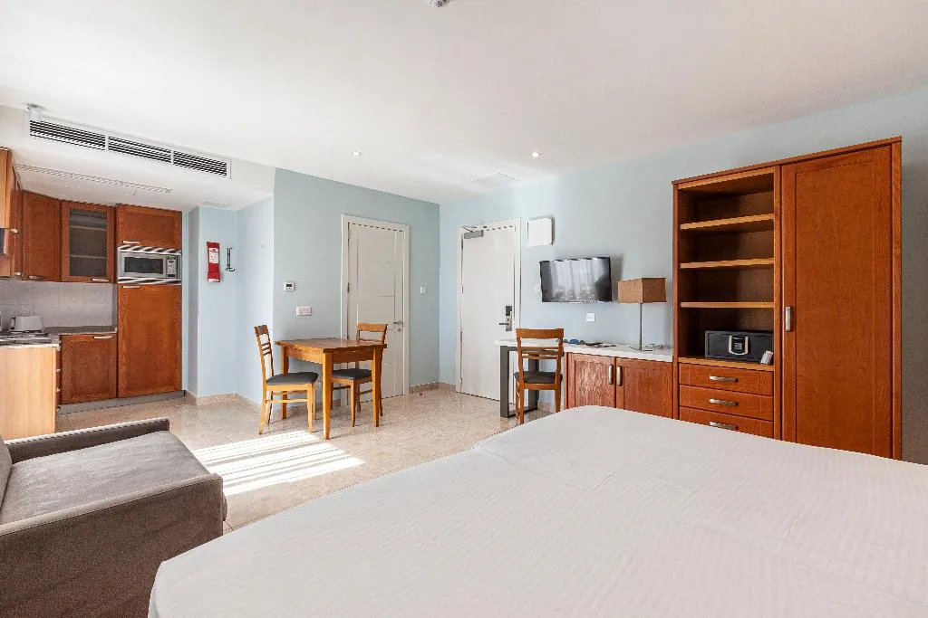 STUDIO INNER Room, Pergola Hotel & Spa, Malta