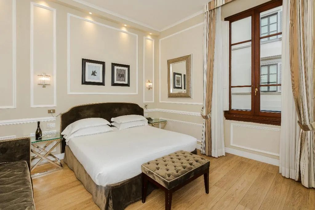 DOUBLE SUPERIOR Room, Calzaiuoli, Florence