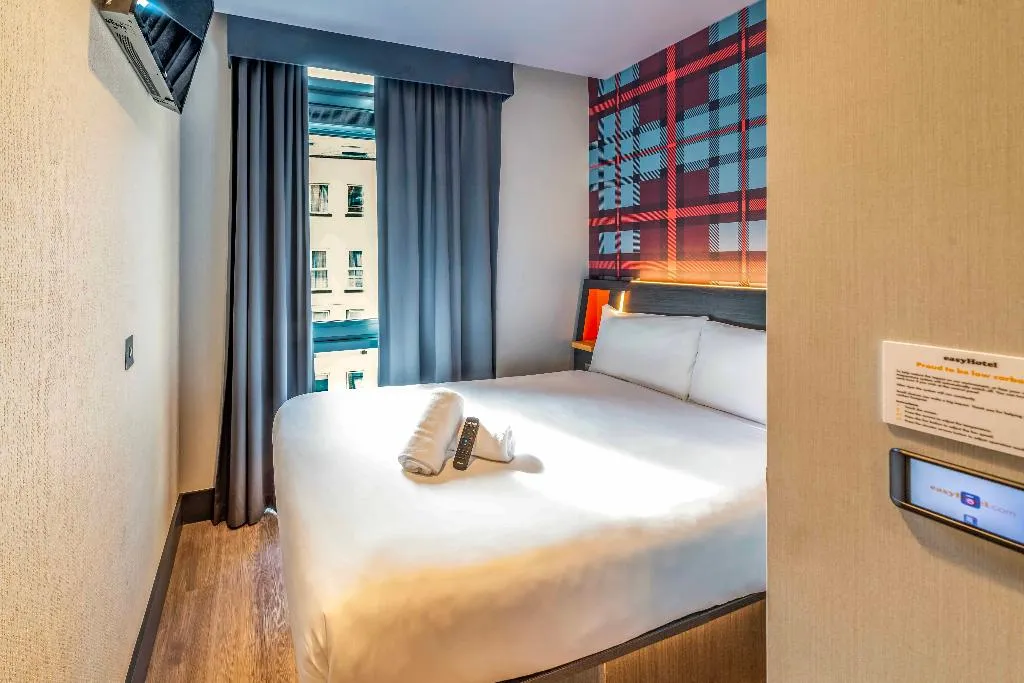 DOUBLE STANDARD Room, easyHotel Dublin City Centre, Dublin