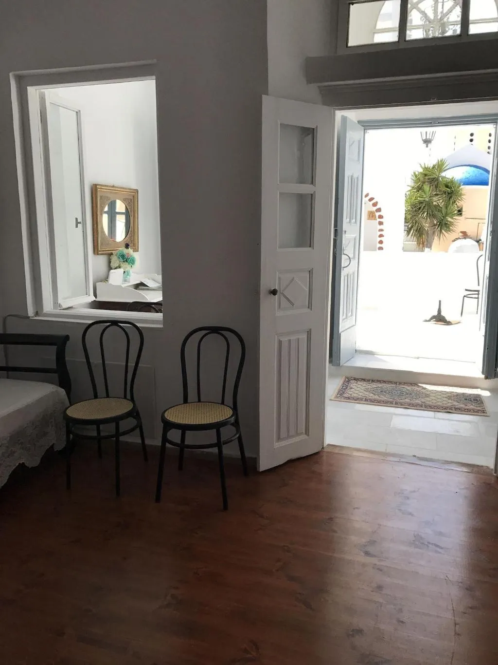 Room, Marcos Rooms, Santorini