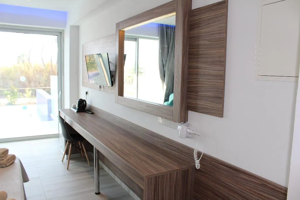 JUNIOR SUITE WITH PRIVATE POOL Room, Fedrania Gardens, Cyprus