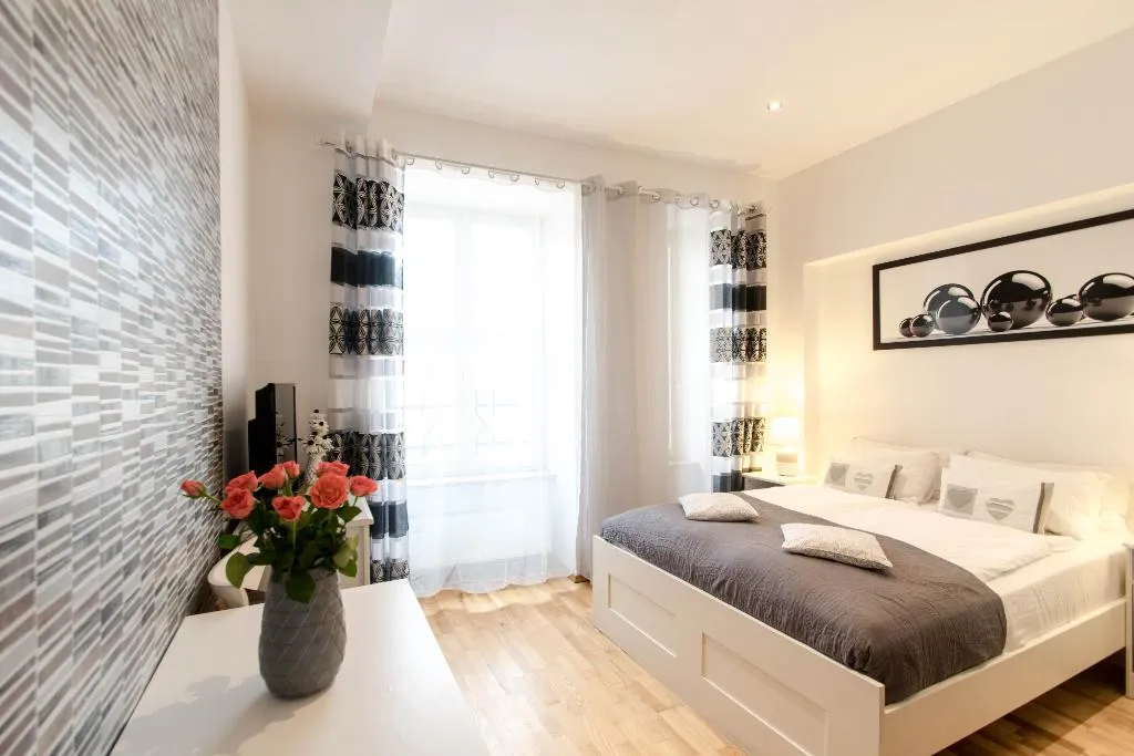 STUDIO STANDARD Room, Old Town Apartments Slawkowska, Krakow