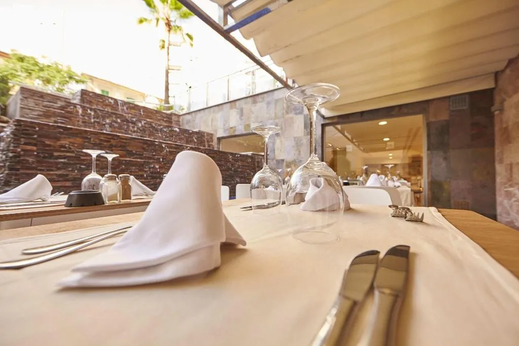 Restaurant, Mediterranean bay, Majorca