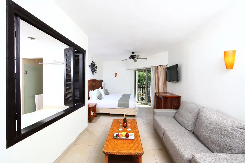 DOUBLE CLASSIC DELUXE Room, Sandos Caracol Nature Resort & Water Park All Incl, Playa Del Carmen