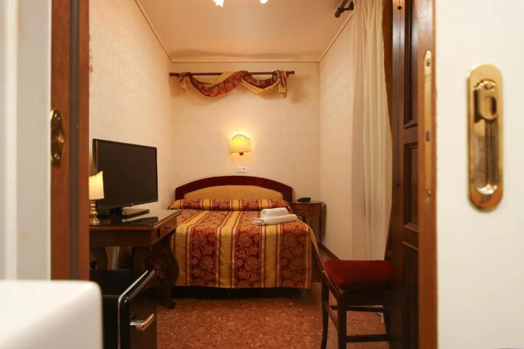 SINGLE STANDARD Room, Da Bruno, Venice