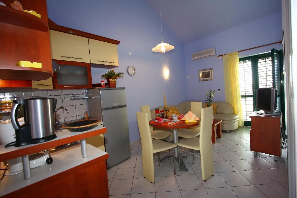 APARTMENT TWO BEDROOMS Room, Beach Apartments Lavica, Split