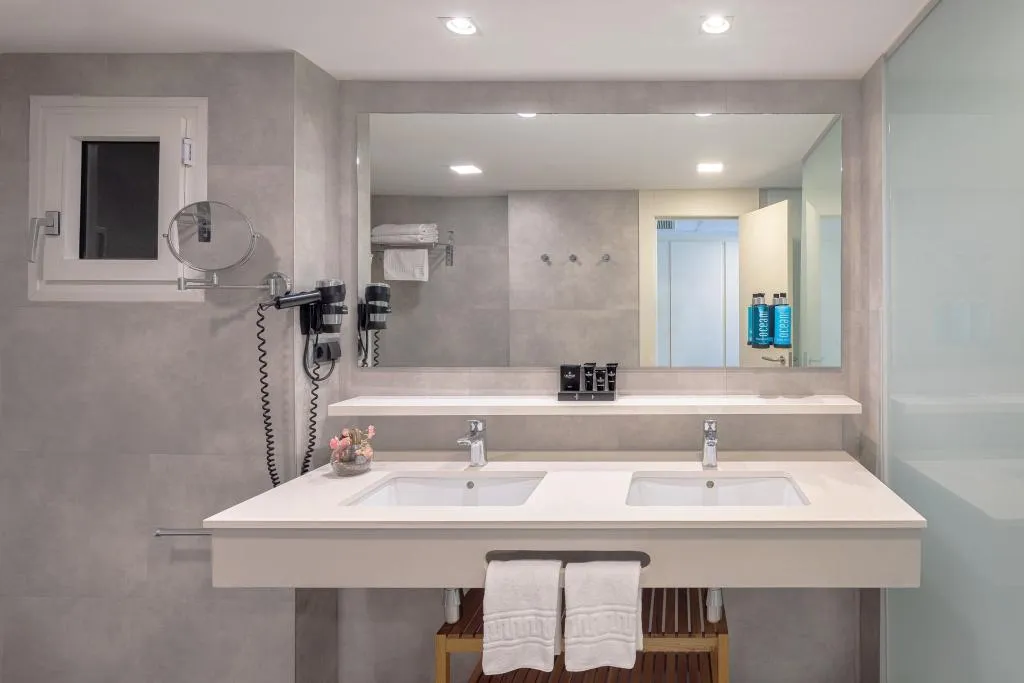 Double or Twin SIDE SEA VIEW Room, Calipolis, Costa Brava